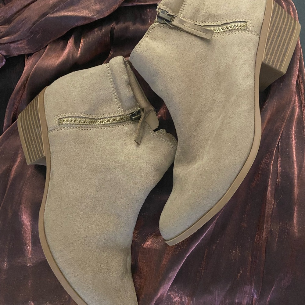 Half ankle booties